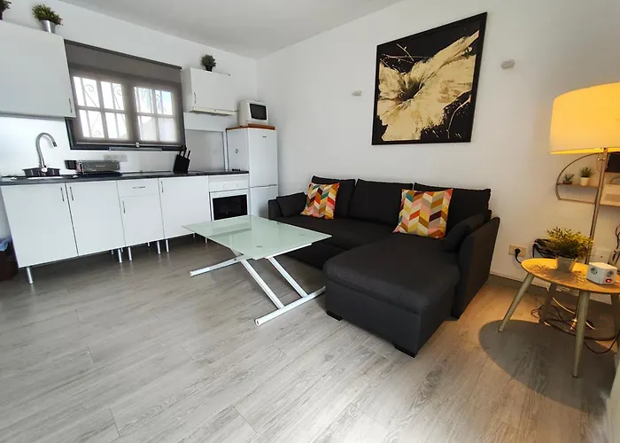 Sunny Corner Apartment *